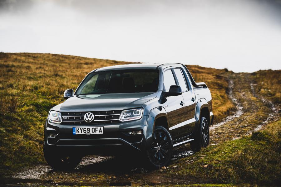  Volkswagen Amarok Double Cab Black Edition 2019 года  (UK) (фото 16 из 34)